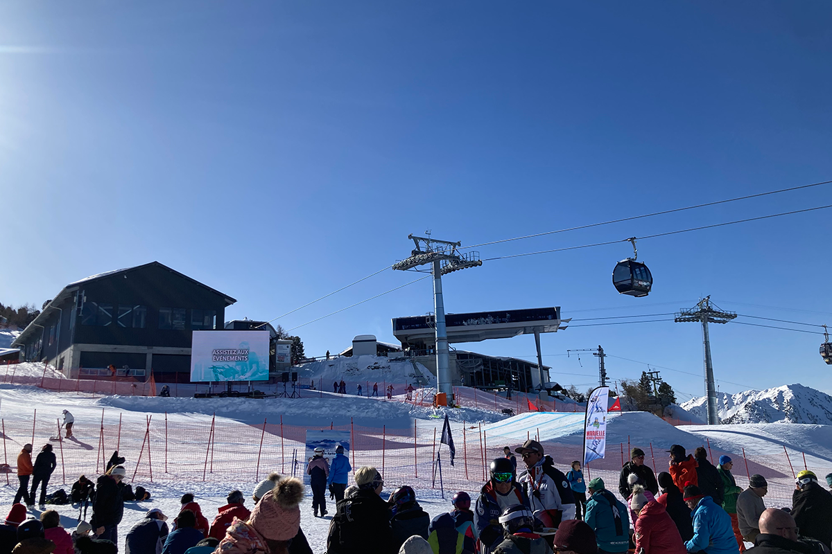 La station de Veysonnaz est nichée au coeur des 4 Vallées, le plus grand domaine skiable de Suisse. A vos pieds, plus de 400km de pistes et un enneigement ...